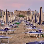 Comfortable Sea-front Flat Apartamento