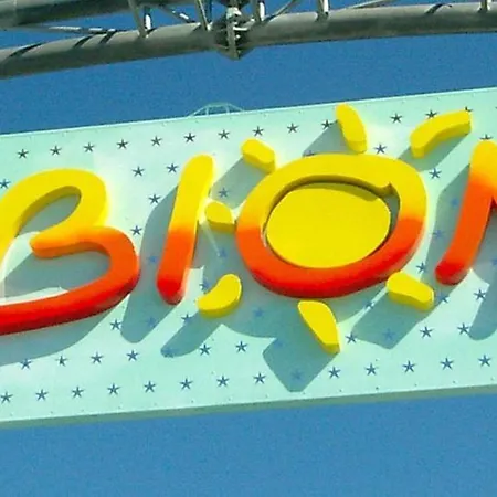 Comfortable Sea-front Flat Апартаменты Бибионе