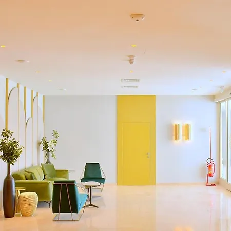 Comfortable Sea-front Flat Апартаменты