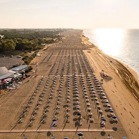 Апартаменты Comfortable Sea-front Flat Бибионе