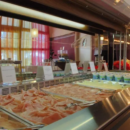 Апартаменты Comfortable Sea-front Flat