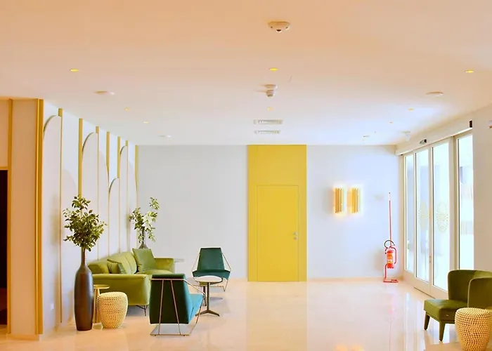 Comfortable Sea-front Flat شقة